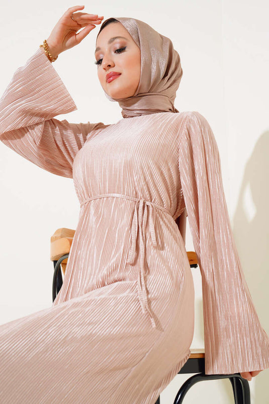 Plissee-glänzendes Kleid Biscuit