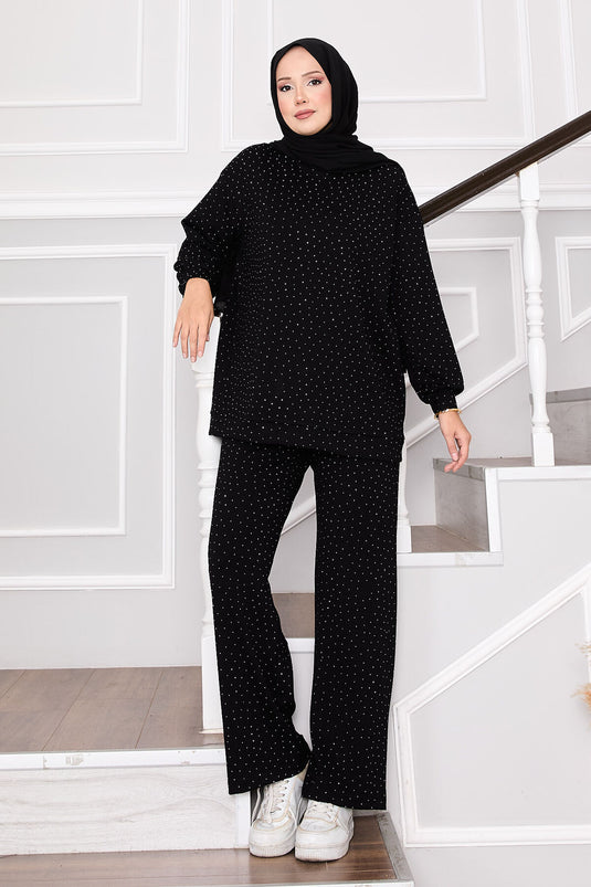 بدلة لامعة من قطعتين برقبة دائرية سوداء