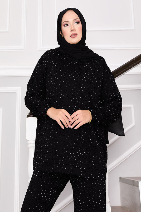 بدلة لامعة من قطعتين برقبة دائرية سوداء