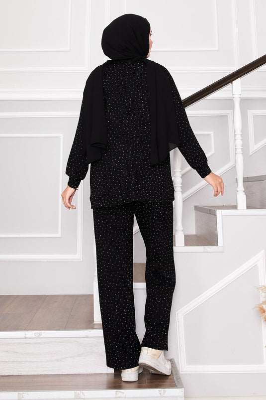 بدلة لامعة من قطعتين برقبة دائرية سوداء