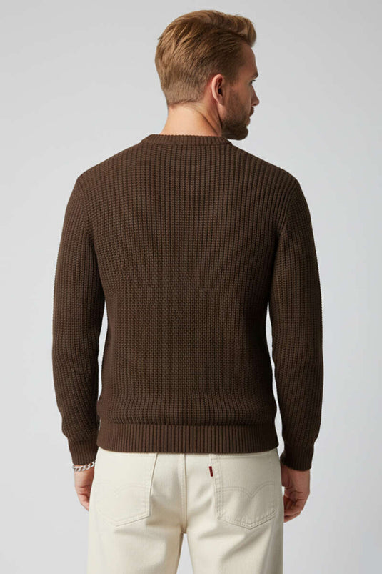 كنزة رجالية محبوكة من القطن بلون بني