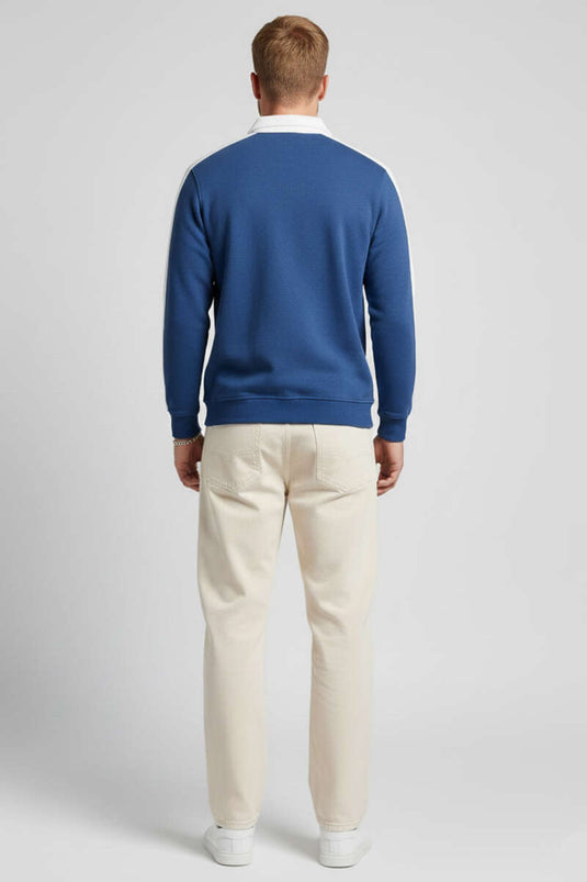 كنزة رجالية برقبة بولو وحواف بلون أزرق