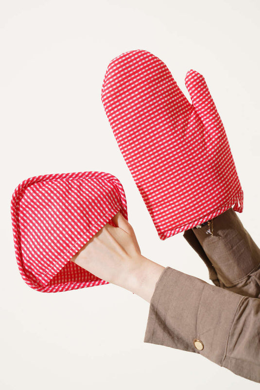 Plaid Oven Glove and Pot Holder Set, Red
