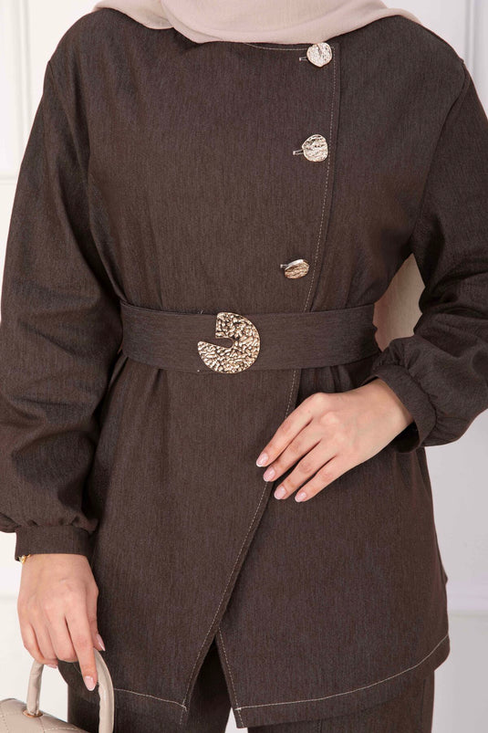 Ensemble en jean premium avec ceinture à boutons dorés, couleur café