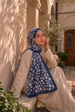 Collection De Foulards À Pois Bleu Marine