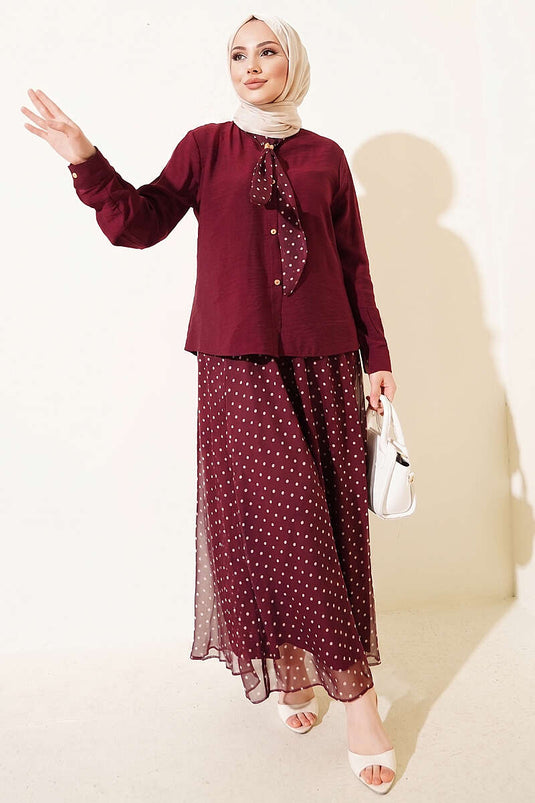 Bordeaux tweedelige set met rok en sjaal met polkadotprint