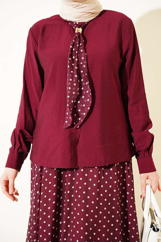 Bordeaux tweedelige set met rok en sjaal met polkadotprint