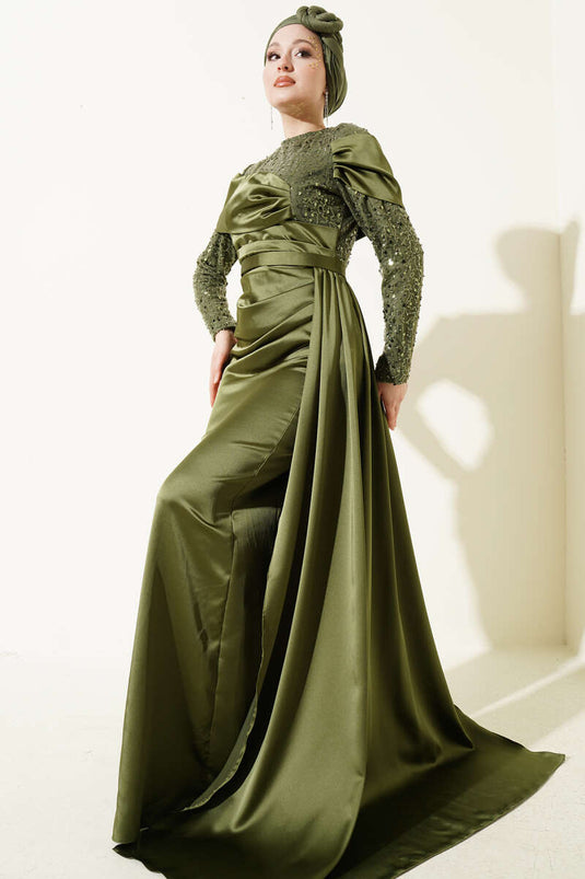 Abito da sera con coda e dettagli in paillettes verde kaki