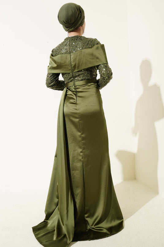 Abito da sera con coda e dettagli in paillettes verde kaki