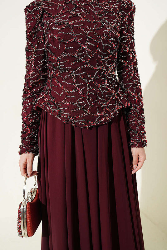 Robe de soirée bordeaux ornée de paillettes et perles