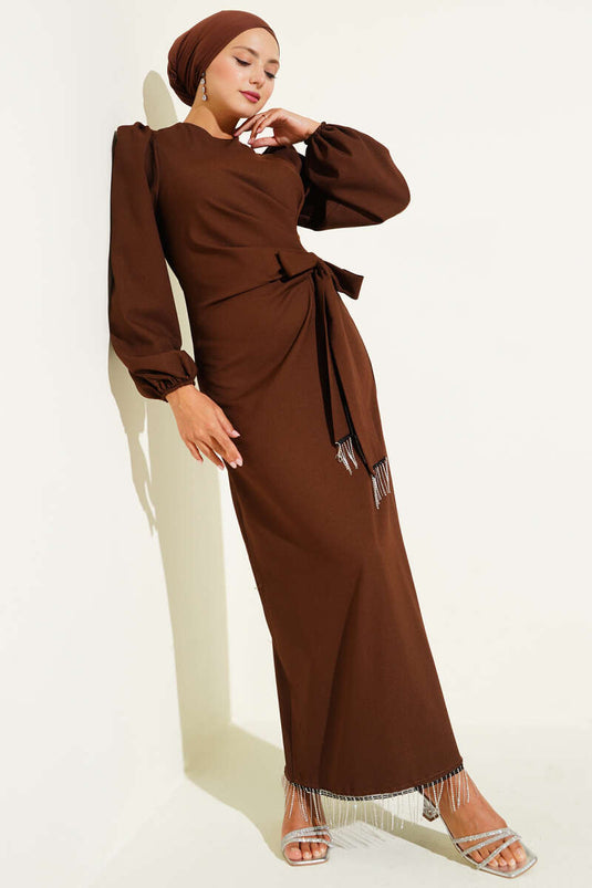 Abendkleid mit seitlicher Schleife und Quaste in Braun