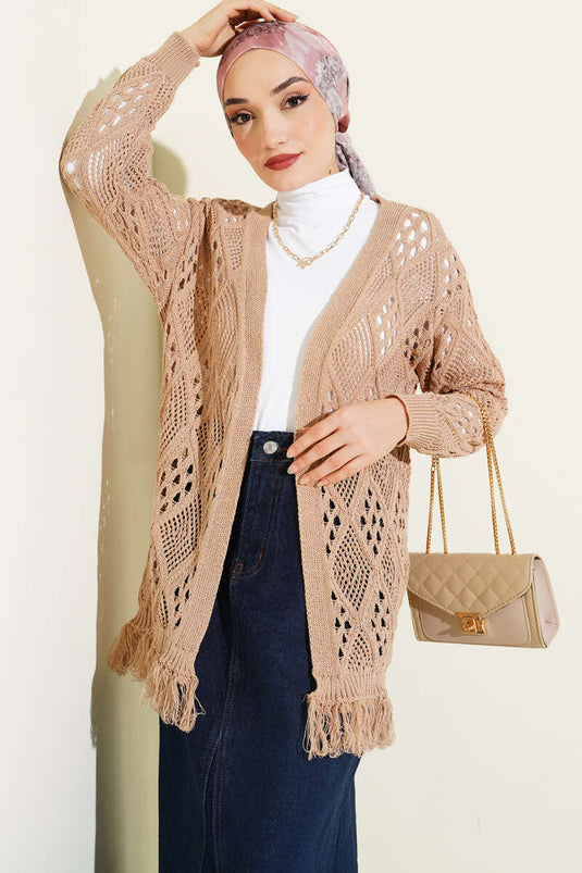 Cardigan traforato con motivo a losanghe e frange, colore latte