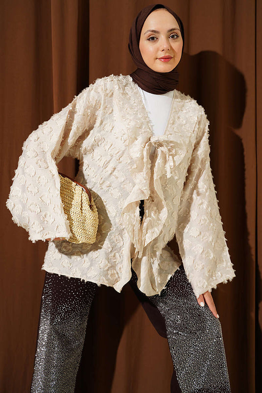 Kimono beige à pompons et volants avec lien en corde