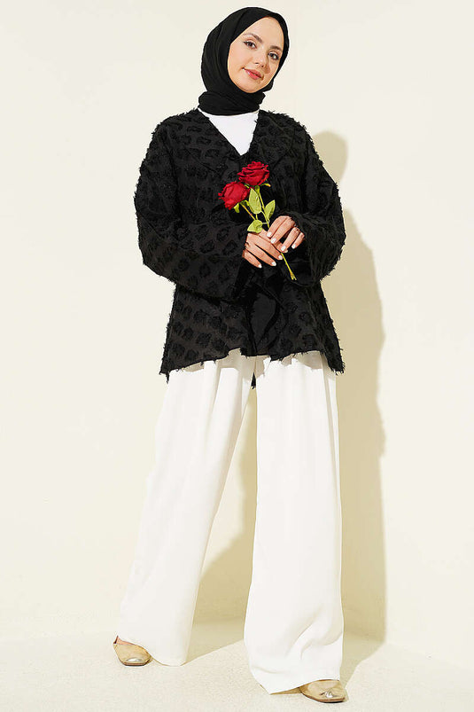 Kimono noir à pompons et volants avec lien en corde
