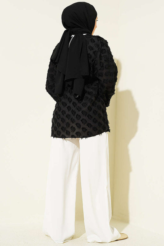 Kimono noir à pompons et volants avec lien en corde