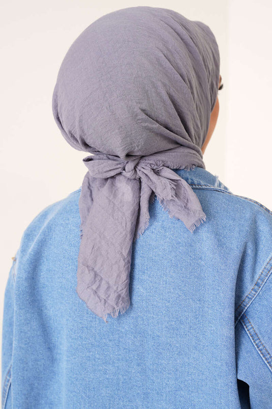 Fringed Model Gray Ayrobin Scarf