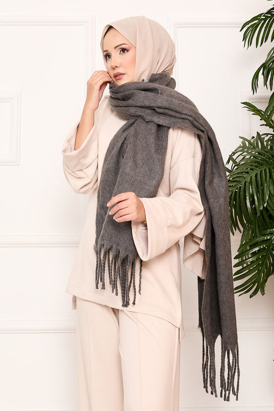 Châle à pompons, couleur fumée