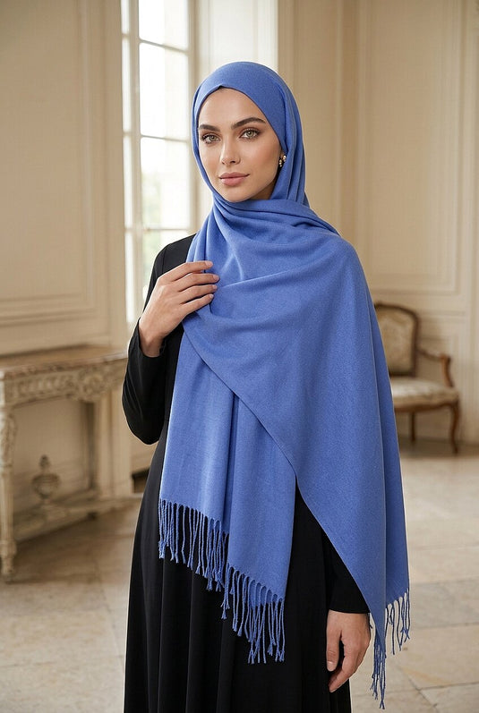 Châle à pompons indigo