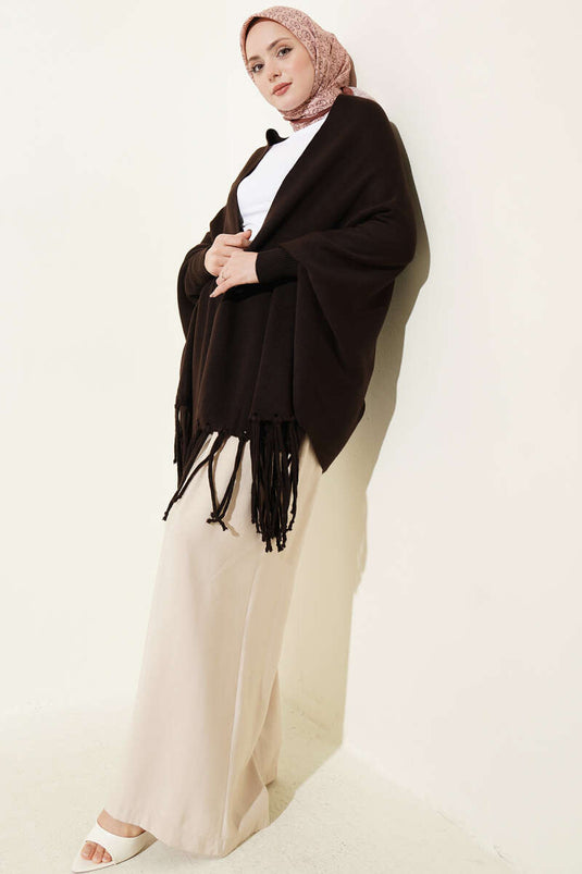 Poncho in maglia con frange marrone