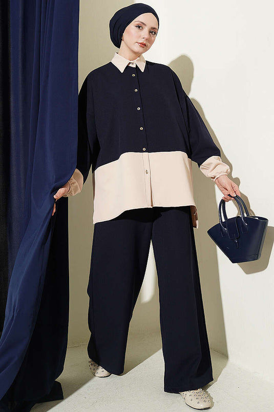 Completo doppio con foulard a blocchi di colore blu scuro
