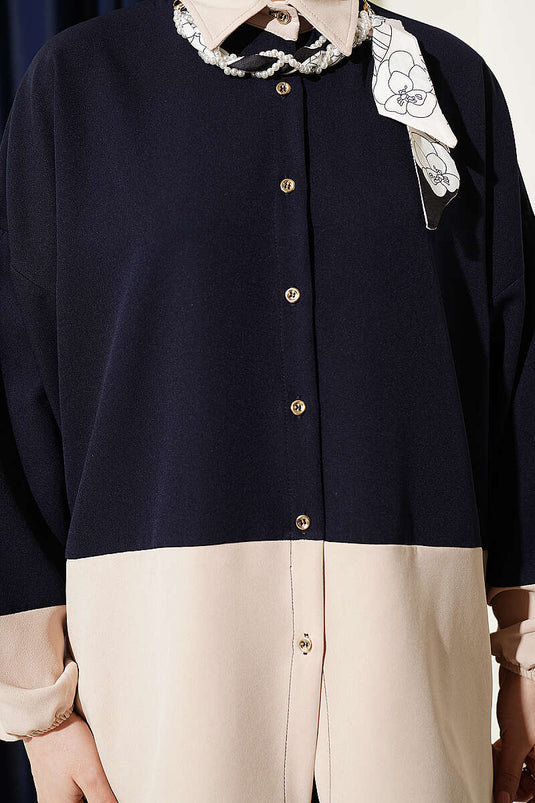 Completo doppio con foulard a blocchi di colore blu scuro