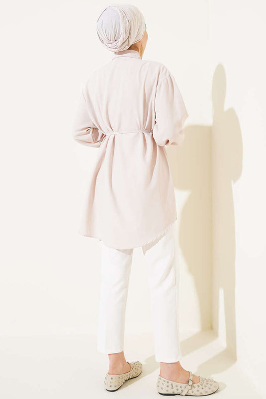 قميص مع حزام حبل مخيط باللون البيج