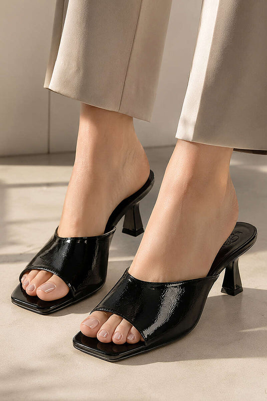 Schwarze Rugged Heeled Sandals