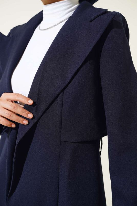 Costume deux pièces bleu marine avec veste coupe-vent