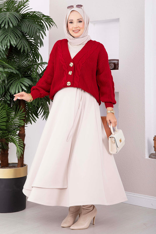 Rote Strickjacke Mit Haarzopf-Muster Und Knöpfen
