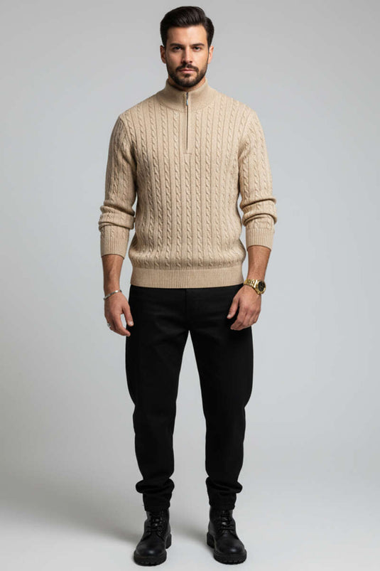 كنزة صوفية بيج بسحاب أمامي وتفاصيل حياكة كابل