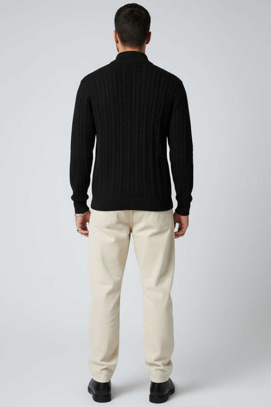 سترة صوفية سوداء بسحاب مزينة بضفيرة شعر