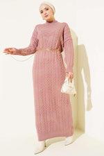 Robe En Tricot Texturé Avec Tresse De Cheveux En Rose Poussière