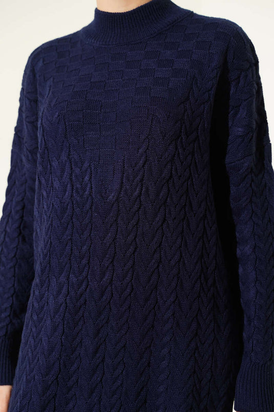 فستان محبوك مزخرف بضفائر باللون الأزرق الداكن