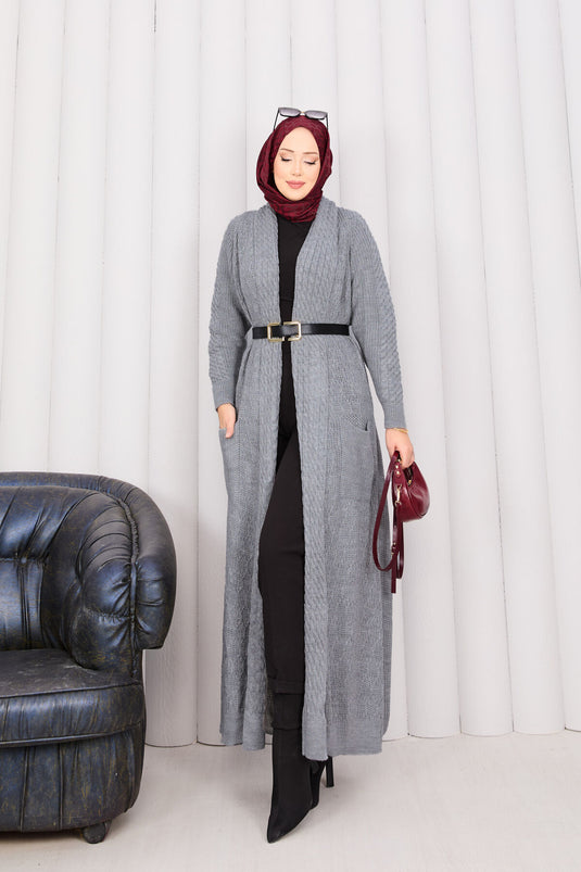 Gilet tricoté gris à col châle et hijab