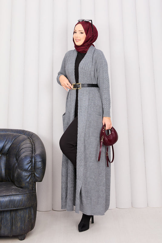 Gilet tricoté gris à col châle et hijab