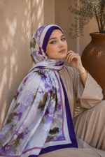 Collection De Foulards À Motif Floral En Saphir Et Mauve