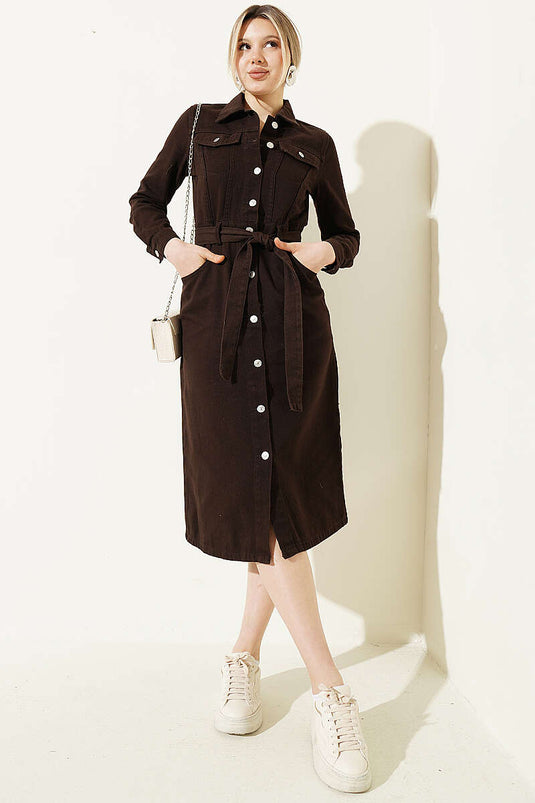 Robe en jean ceinturée avec poches, couleur café