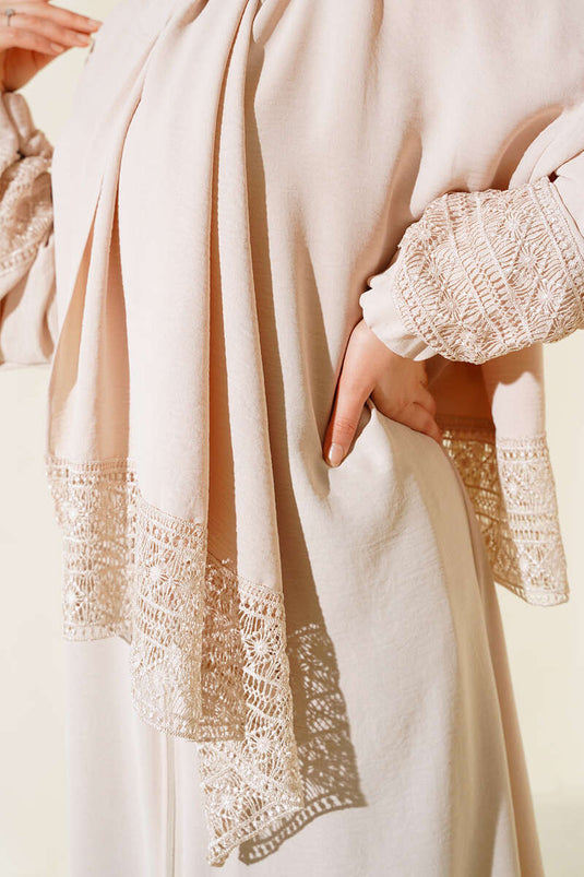 Châle Modelé Manches Dentelle Abaya Beige