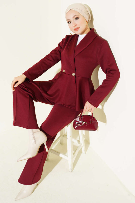 بدلة غوص من قطعتين مع ياقة شال وأزرار باللون العنابي