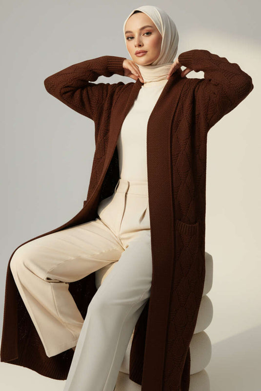 Cardigan long en maille à col châle et motifs marron