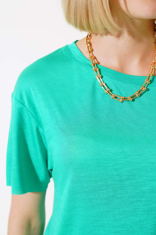 تي شيرت أساسي غير رسمي باللون الأخضر