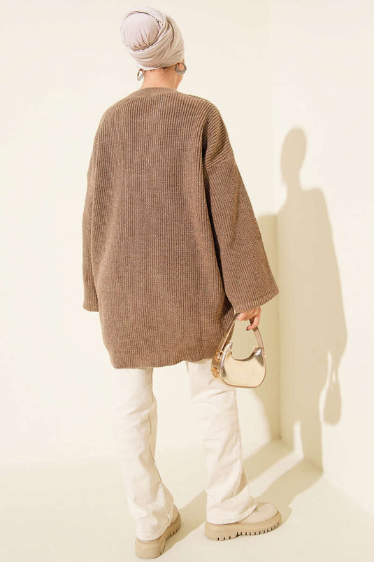 تونيك واسع بياقة دائرية لامعة بلون اللاتيه