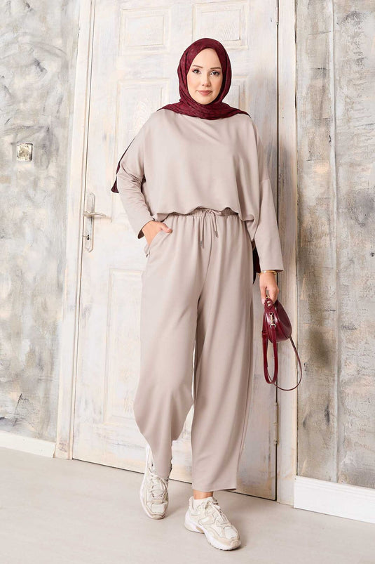طقم بنطال شلوار بقصة فضفاضة بيج