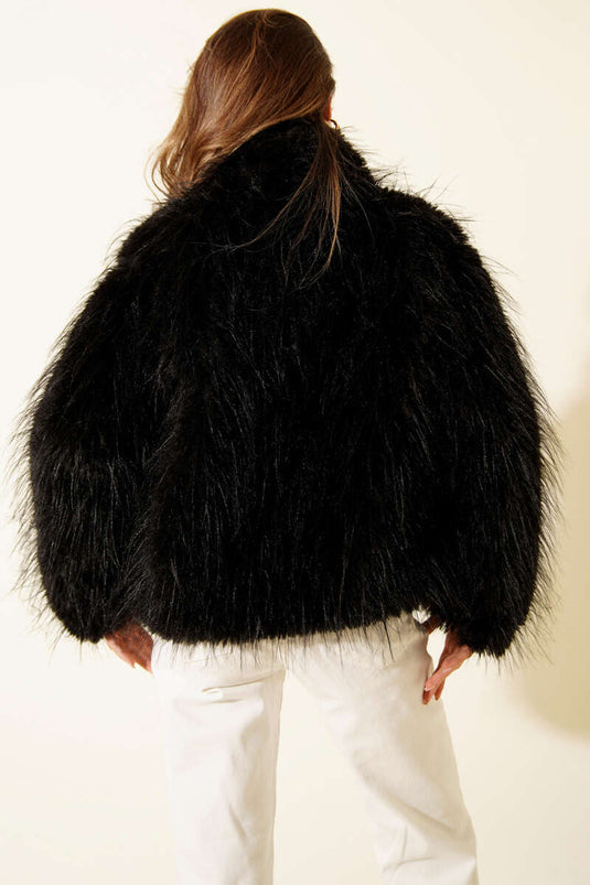 Cappotto ampio con dettagli in pelliccia, nero.