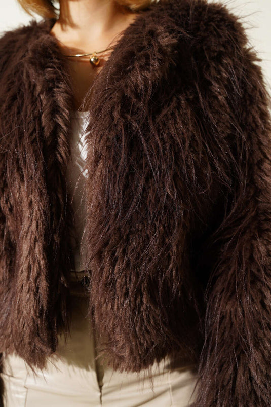 Loose-fitting, short fur coat in brown.