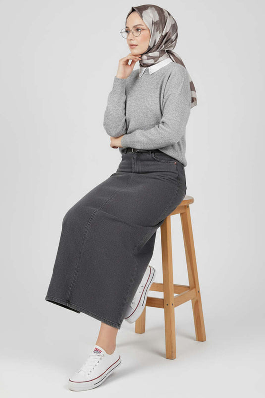 Pull ample et duveteux en maille grise.