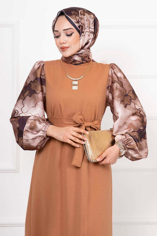 Robe Hijab Longue En Satin Avec Manches Châles Marron