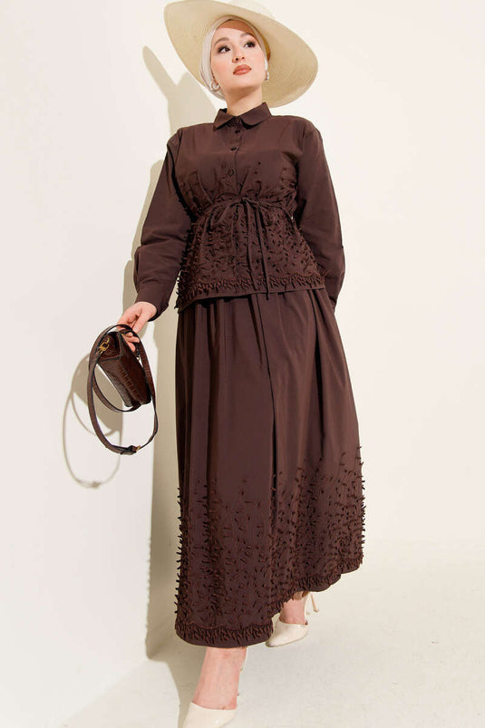 Dubbel Set met Klimopreliëf en Rokje Bruin