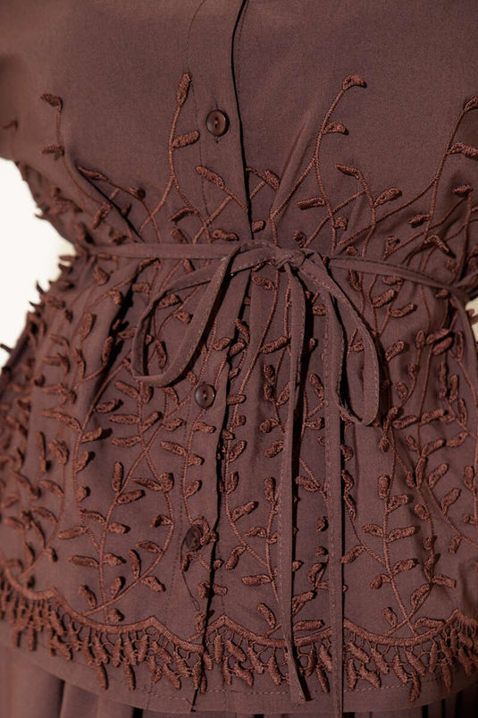 Dubbel Set met Klimopreliëf en Rokje Bruin