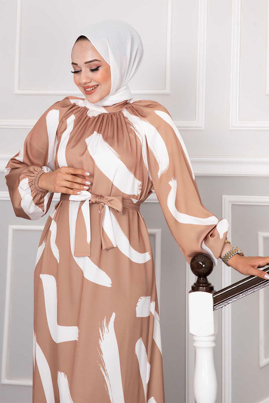 Satijnen taille hijabjurk met riem, camel